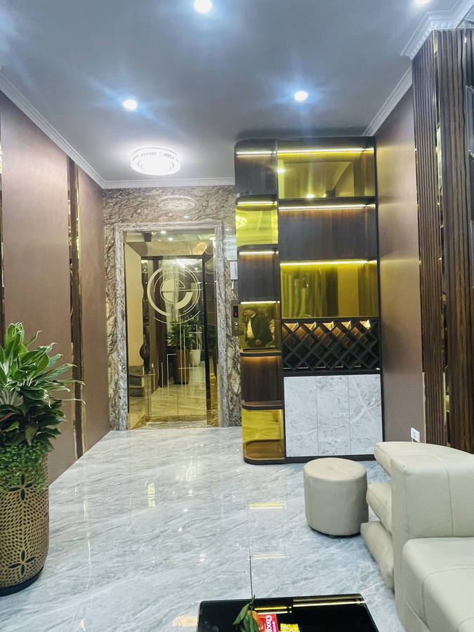 Bán nhà Minh Khai, 37m, 6 tầng, mặt tiền 3.5m, giá 9,5 tỷ, thang máy, lô góc