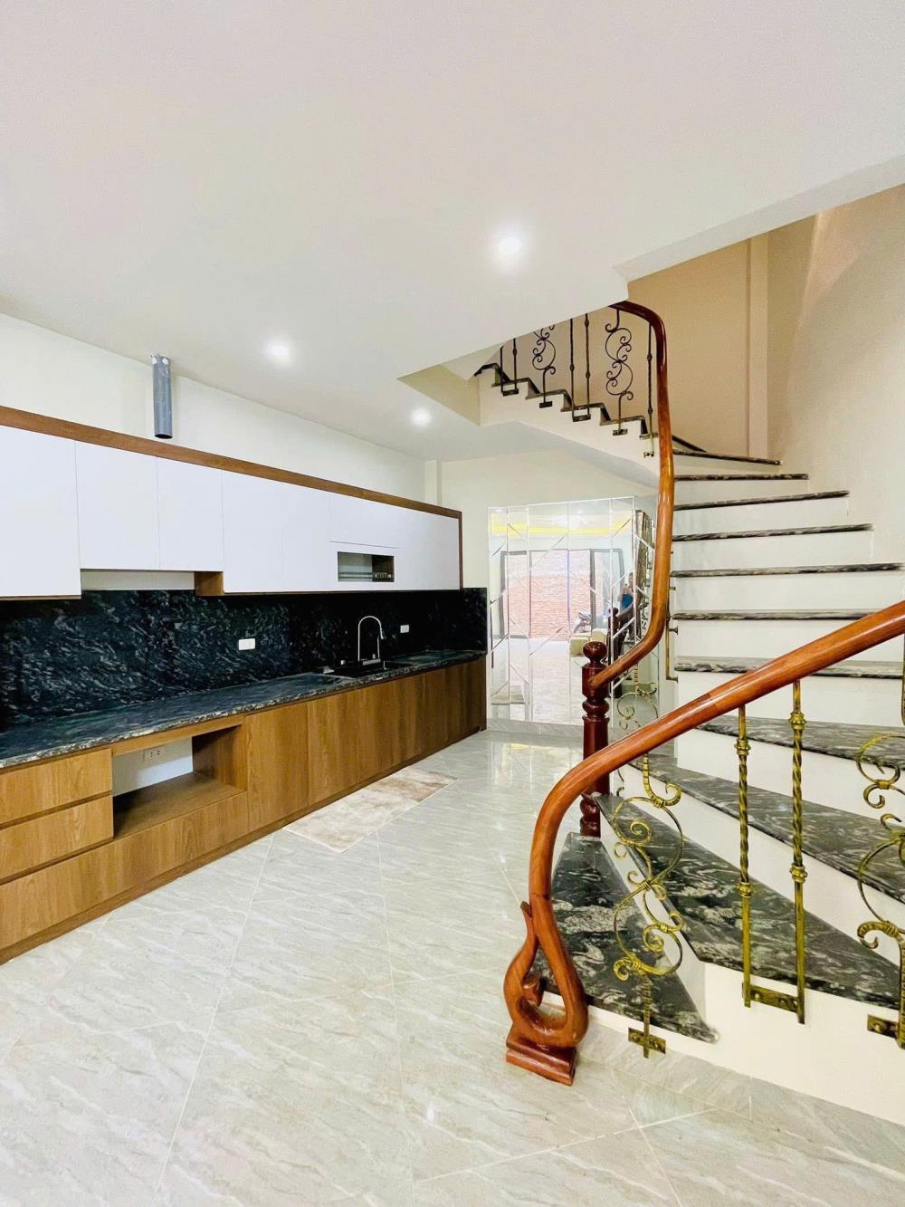 Siêu phẩm Tam Trinh, nhà mới ở ngay, 45m2, 5 tầng, chỉ 7.3 tỷ