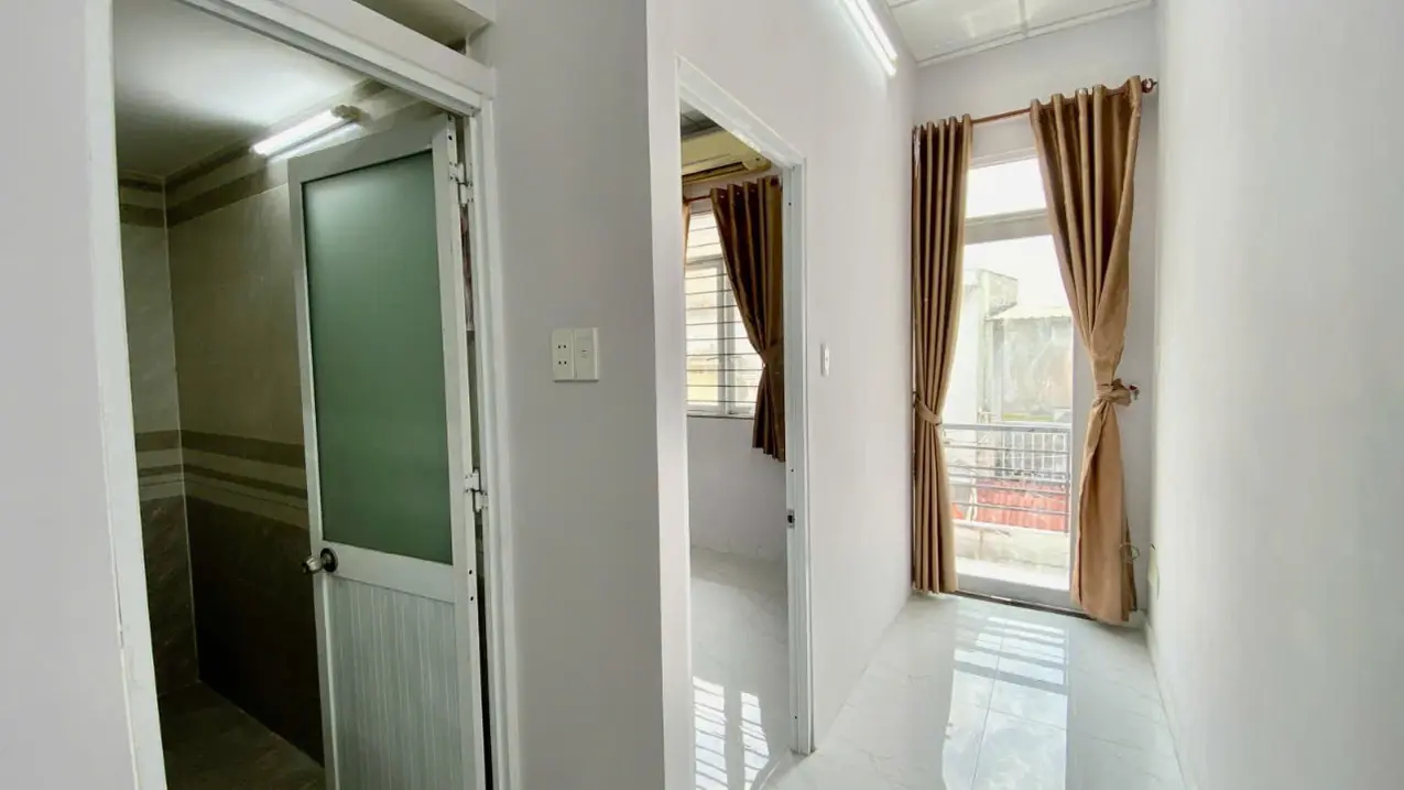 Lê Quang Thơi, Bình Tân, hẻm ô tô thông, nhà  đẹp 2 tầng, 52m2, nở  hậu, giá rẻ.