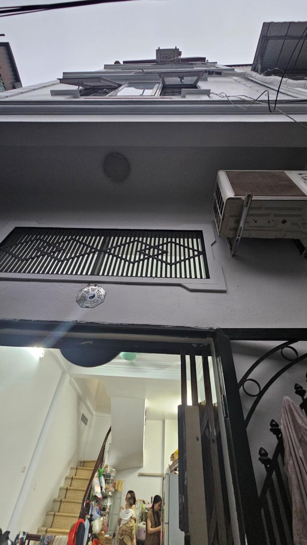 Bán nhà tại Trương Định, Hoàng Mai - 27m2 có 4 tầng giá 3,8 tỷ - Sổ đỏ chính chủ