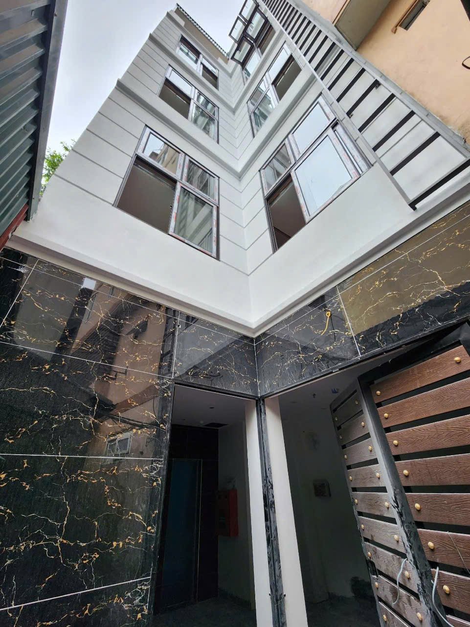 NHÀ MỚI XÂY, NỘI THẤT CAO CẤP GẦN CITY LAND GIÁ CHỈ 8 TỶ 9