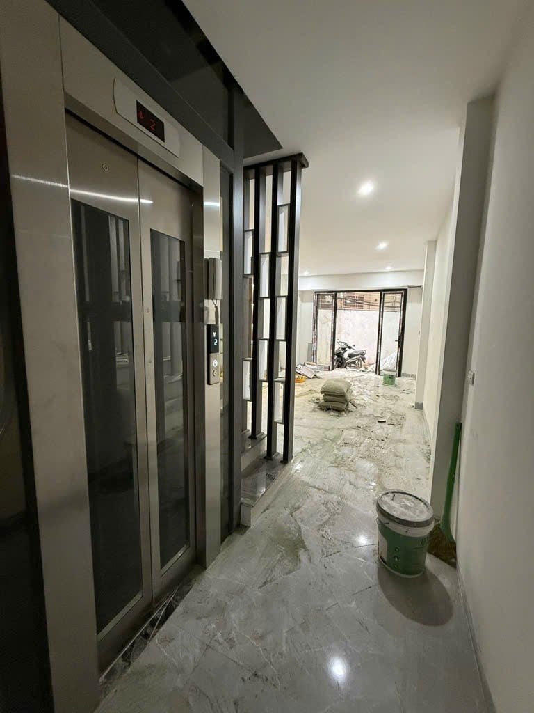 Bán nhà đẹp võng thị, đi bộ ra hồ tây, 7 tầng, diện tích 50m2