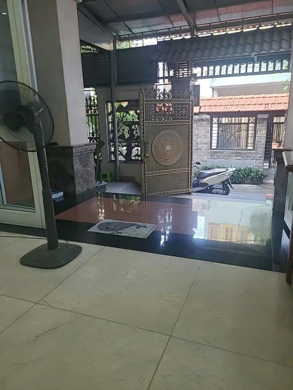 Bán biệt thự đẹp đường 53, Phường Hiệp Bình Chánh, 151m², 3 tầng, nội thất cao cấp, chỉ 18.5 tỷ