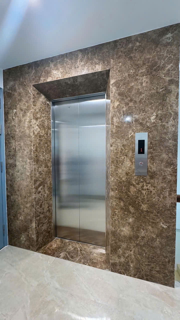 Siêu hiếm nhà tại Trần Khát Chân, ngõ thông, thang máy, 4 nổi 1 hầm, 68m2, giá 12.x tỷ