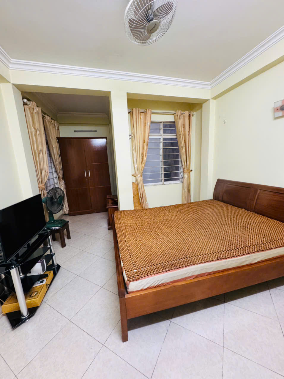 Cho thuê nhà 5 tầng đủ đồ, ngõ 18 Võng Thị, gần Hồ Tây, 10,5 triệu/tháng