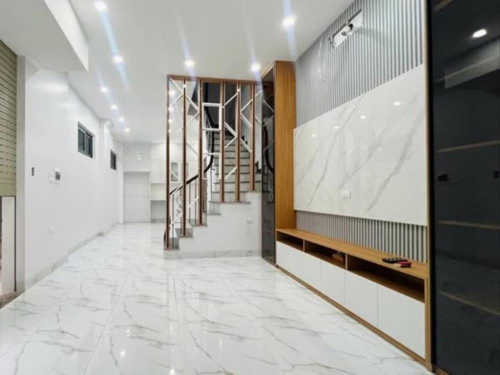 Cần bán nhà Ngọc Lâm Long Biên 37m2 x 4 tầng gần hồ gần trường 6 tỷ 4