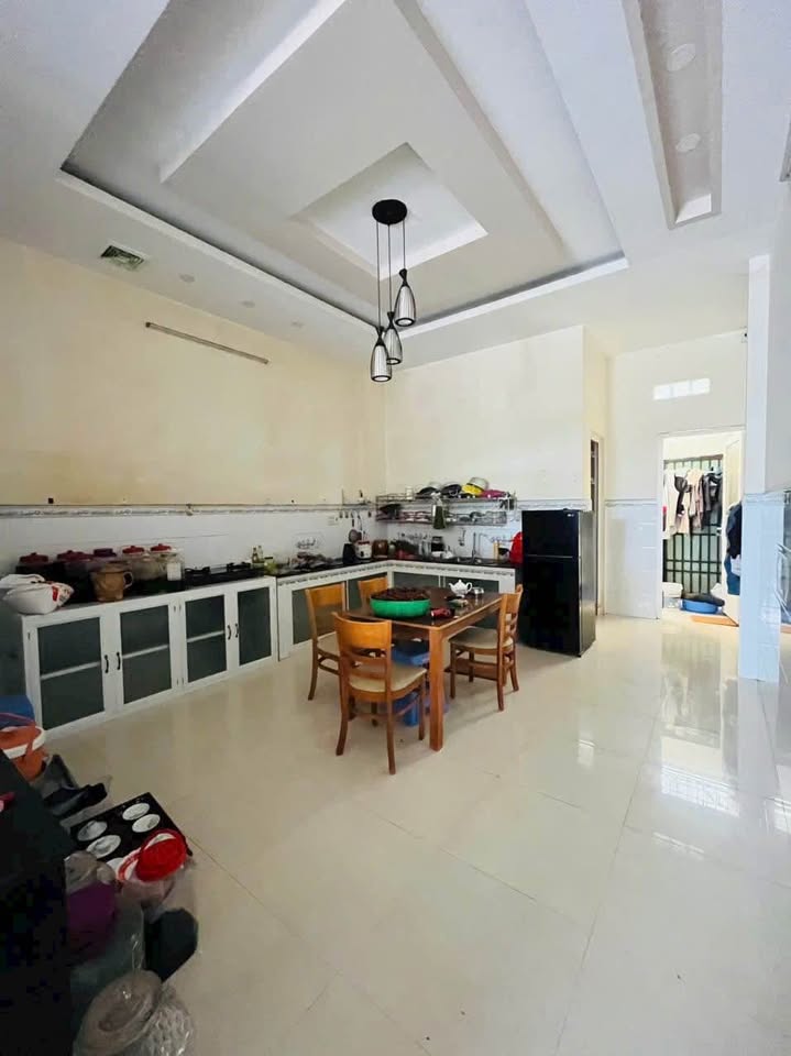 Cho thuê nhà 3PN, 3 máy lạnh, tivi và nội thất tại Khu dân cư Cty 8 Hưng Phú, giá 8tr
