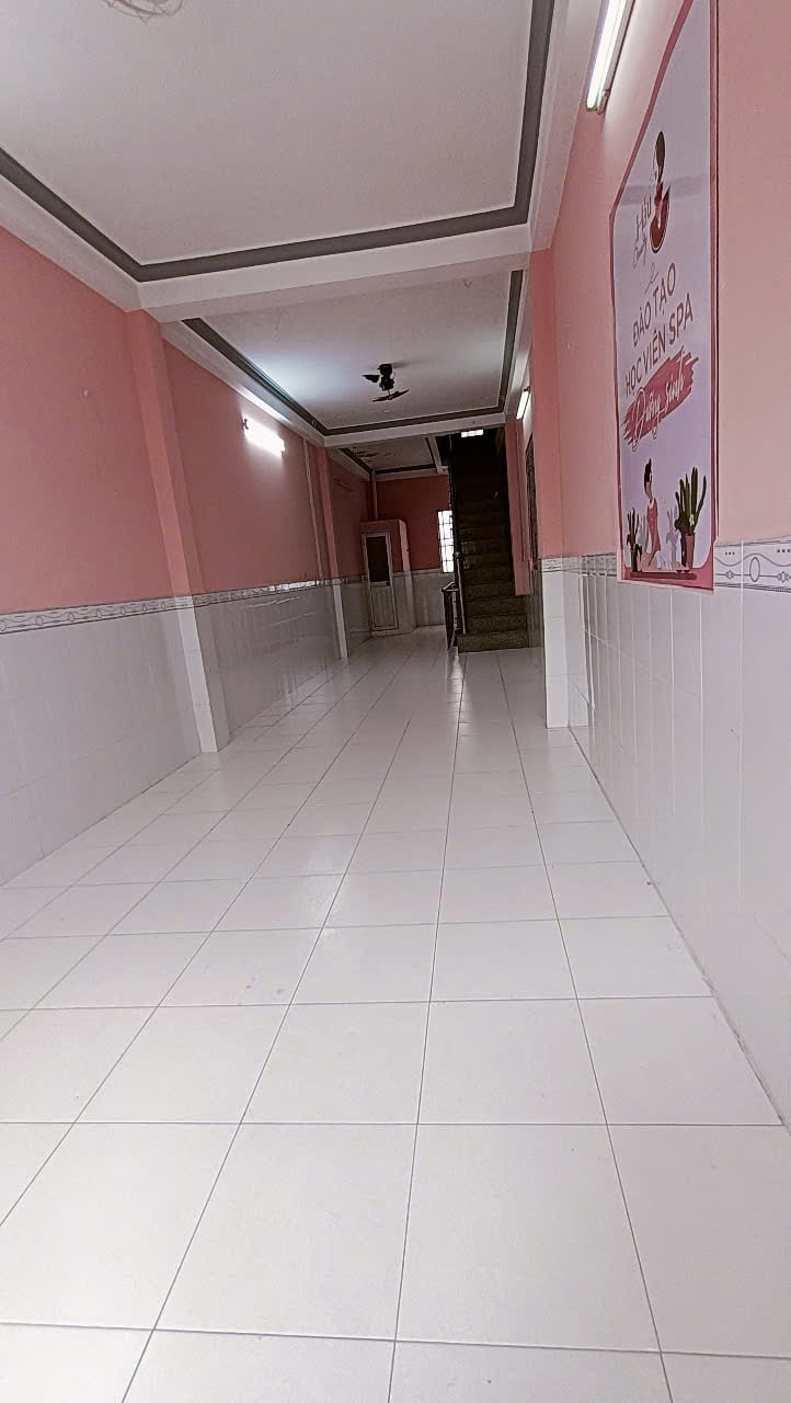 Cho thuê nhà 7 triêụ, mặt tiền hẻm cách đường Nguyễn Văn Cừ 50m, thuận lợi kinh doanh