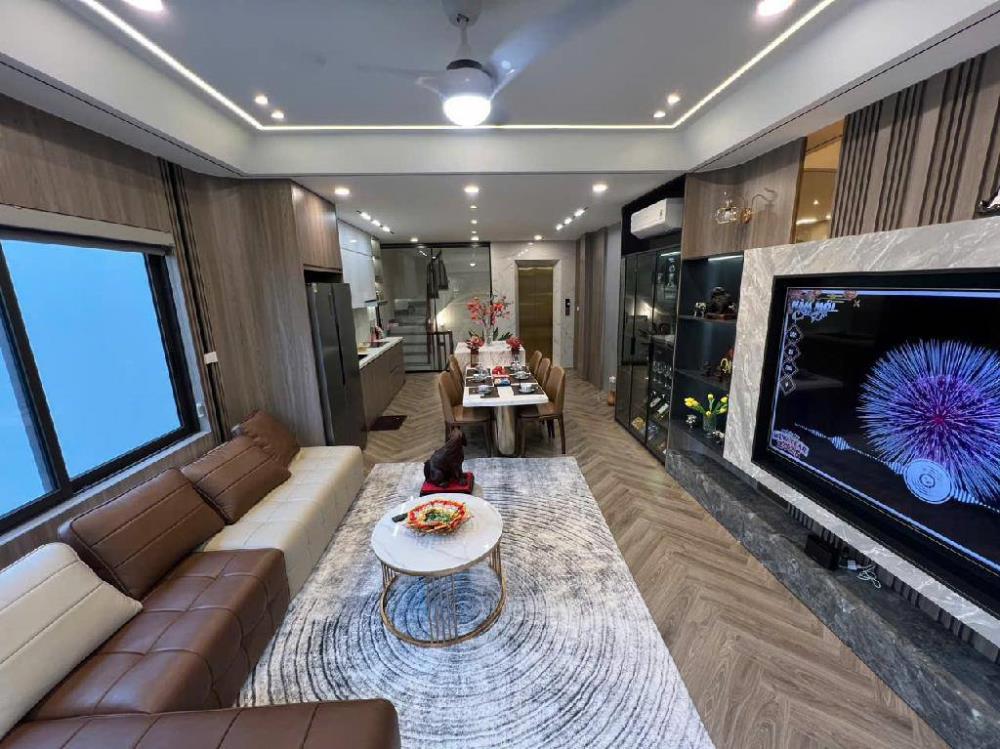 Bán nhà Ngọc Lâm, Long Biên, 45m2 x 5 tầng thang máy, giá 9 tỷ 45