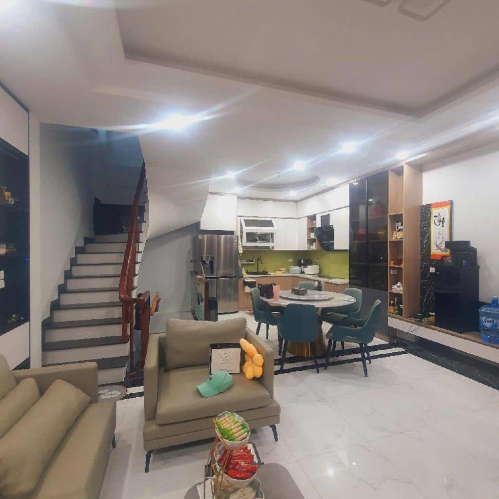 Bán nhà Ngọc Thụy Long Biên, 49m2 x 4 tầng, gần trường chợ, giá 7 tỷ 3