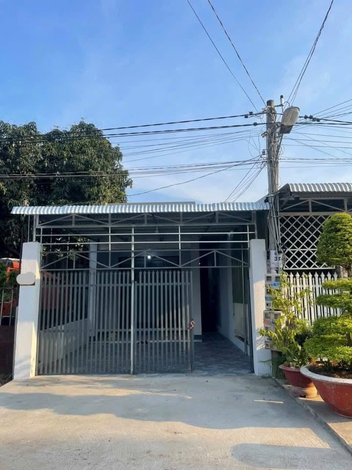 Bán gấp căn nhà ở gần chùa Hoằng Pháp, Tân Hiệp, 100m2, sổ hồng riêng, giá 760tr