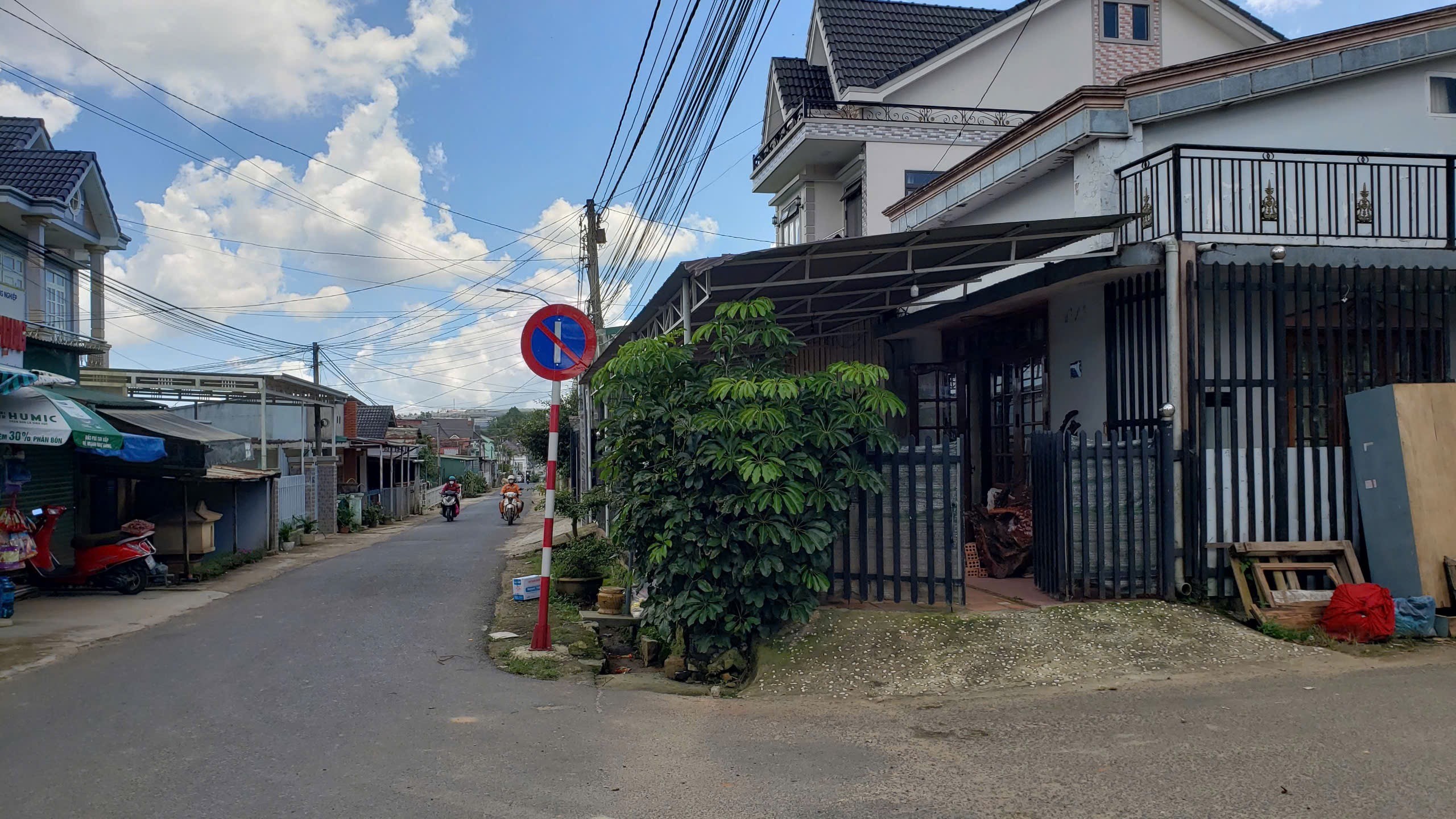 Bán nhà 2 mặt tiền đường, oto, Nguyễn Hữu Cầu P12 Đà Lạt
