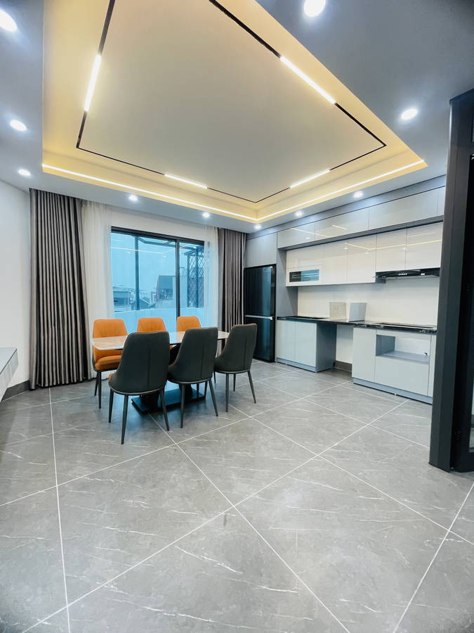 Bán nhà 7 tầng Nguyễn Văn Cừ, Long Biên, mặt tiền rộng vị trí trung tâm, giá 13,55tỷ