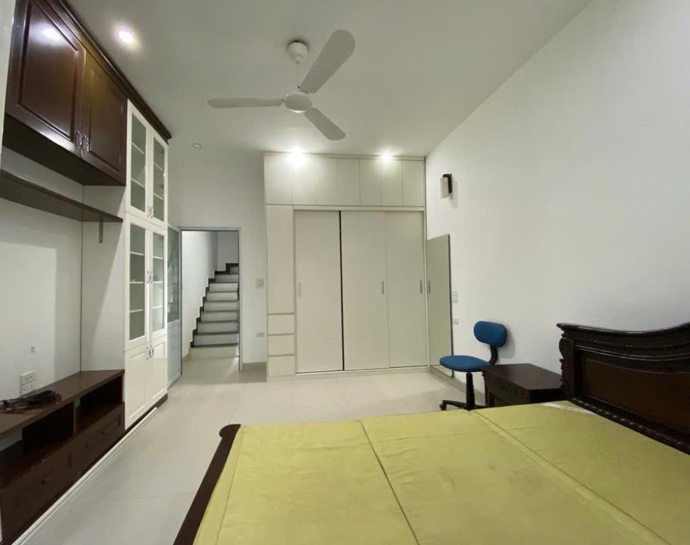 Bán nhà ngõ Nghi Tàm (số chẵn), cực gần Hồ Tây, vài bước ra ô tô, tiện sinh hoạt