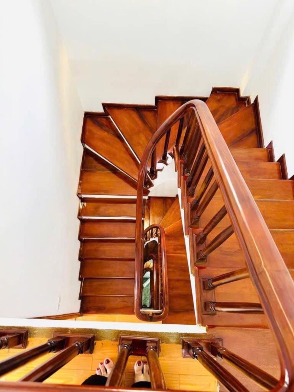 Hiếm bán nhà Hoàng Mai gần phố, 4 mặt thoáng, 34m x 5 tầng, giá 6,5 tỷ