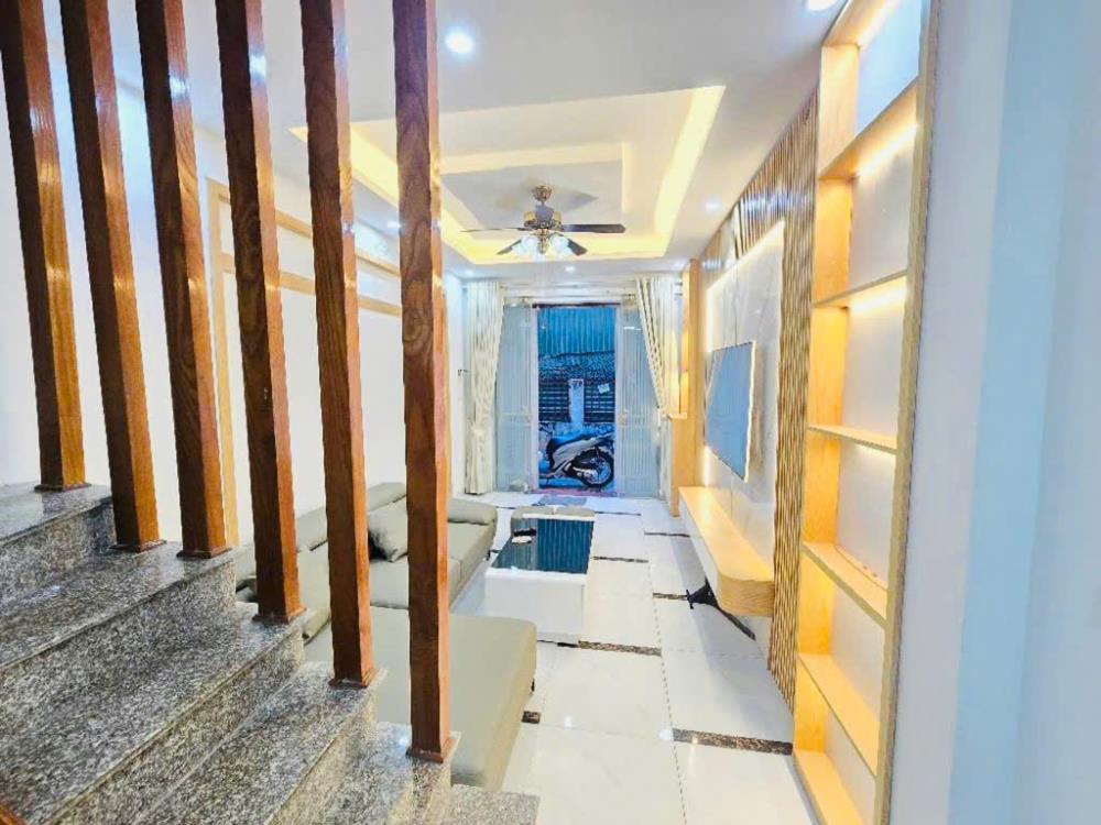 Bán nhà Thanh Lân, Hoàng Mai, 3 bước ô tô, 32m x 5 tầng, full nội thất, 5,6 tỷ