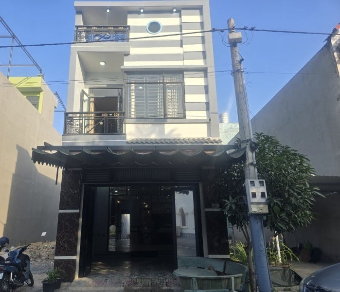 Bán nhanh nhà 80m2, đường 12m thông, DT 743, Bình Chuẩn, Thuận An, Bình Dương.