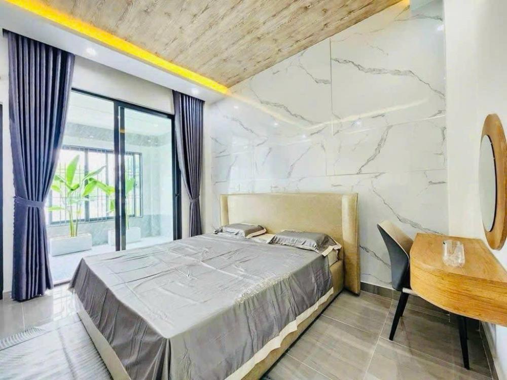 Siêu phẩm bán nhà 3 tầng, mặt tiền Nguyễn Huy Tự, cách biển chỉ 200m