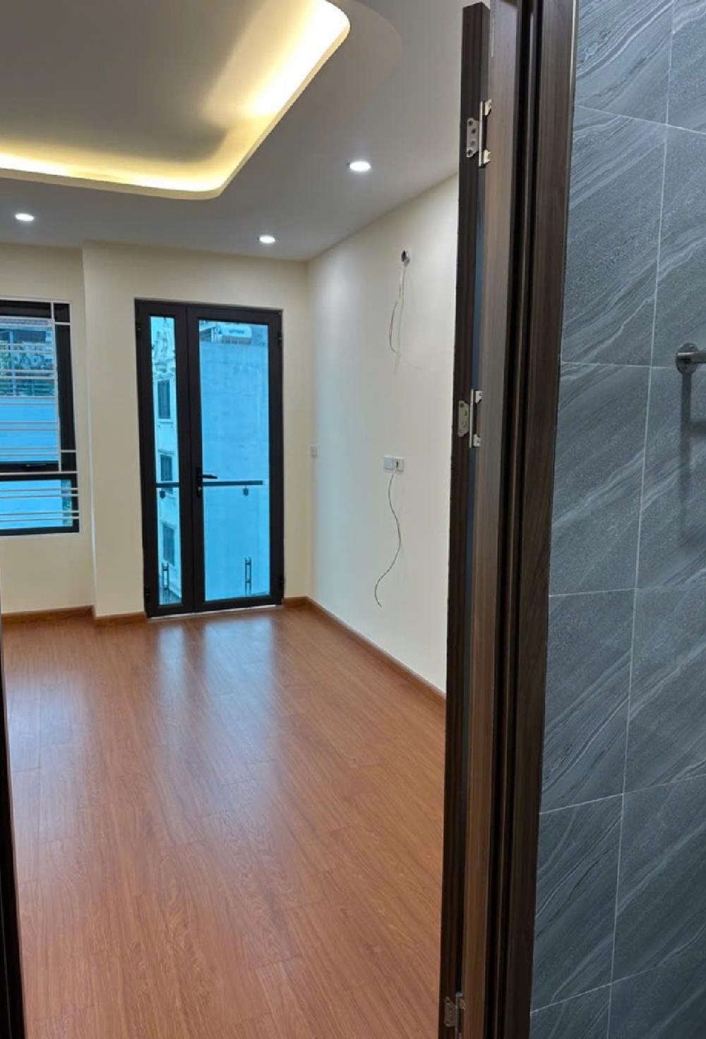 Bán nhà mới 6 tầng thang máy, gara ô tô tại Cự Khối, Long Biên, 30m², Giá 7.2 tỷ