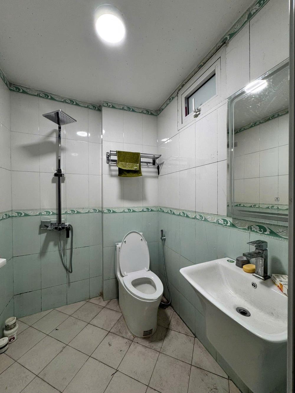 Bán nhà Trung tâm cầu giấy, cách phố chỉ 2 nhà, ô chờ thang máy, mặt tiền rộng 7.7m
