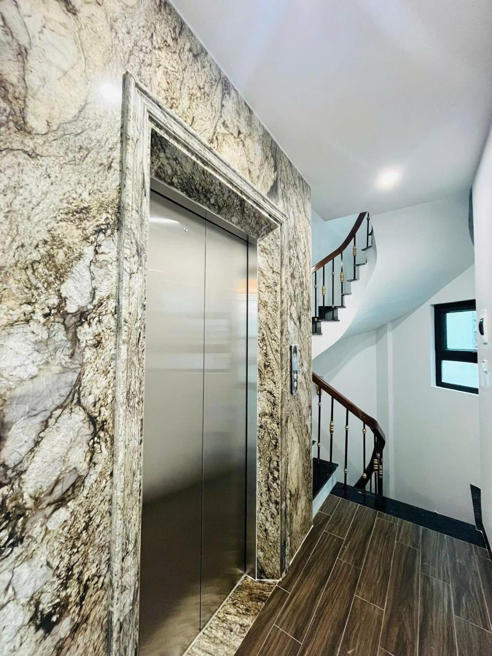 Nhà Đào Tấn lô góc, 33m2 x 7 tầng x mặt tiền 6m thang máy, trung tâm Ba Đình, giá 21 tỷ