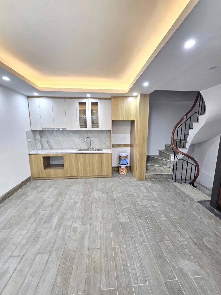 Bán nhà mới Nguyễn Văn Cừ, Long Biên, 38m2 x 4 tầng, gần hồ full nội thất, giá 7 tỷ 8