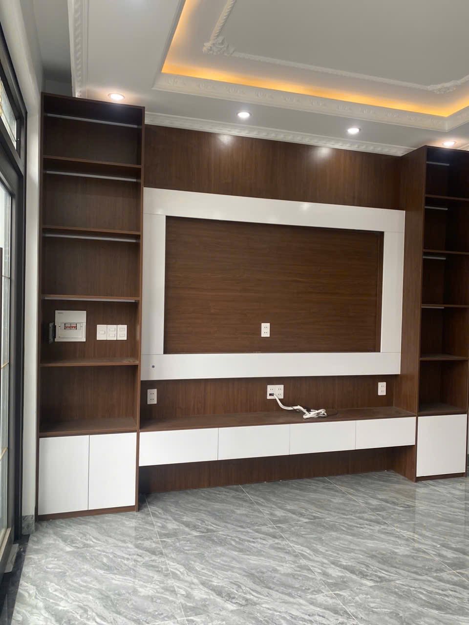 Bán nhà 3 tầng full nội thất tại ngõ 20 Cao Xanh, diện tích 52m2 x mặt tiền 4.6m