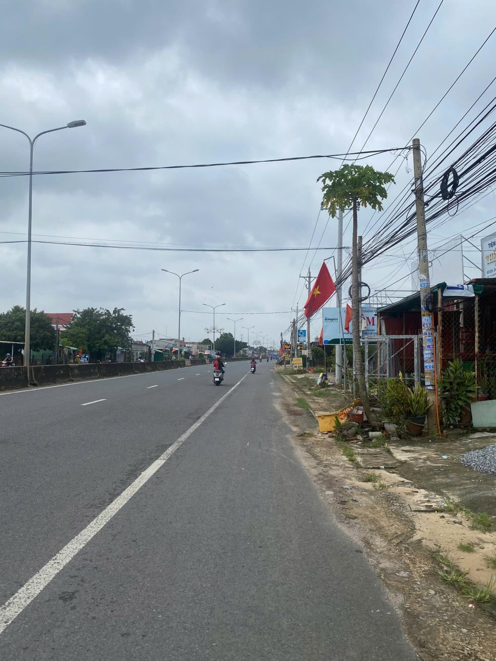 Bán gấp lô đất 272m², đối diện Khu công nghiệp Phước Đông, có sẵn 8 phòng trọ, giá chỉ 1,75 tỷ