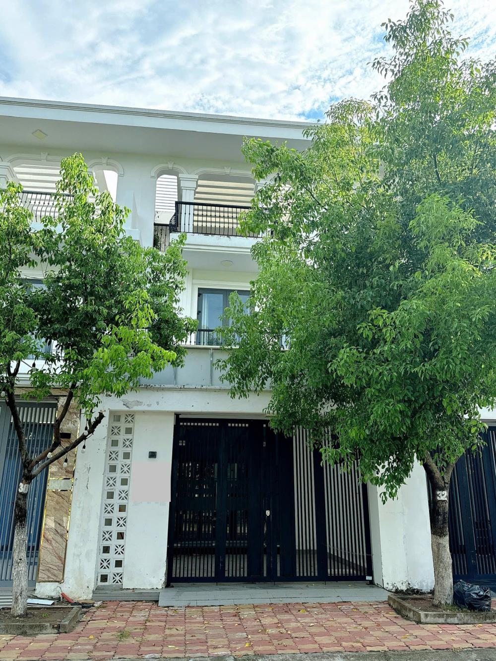 Bán nhà đối diện công viên 1 trệt 2 lầu tại khu đô thị Hưng Phú