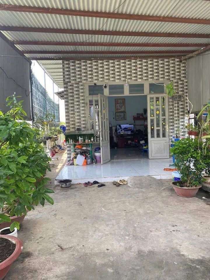 Nhà em cần bán gấp căn nhà ở đường Lê Thị Lơ, Hóc Môn, 110m2, sổ hồng riêng, giá 880tr