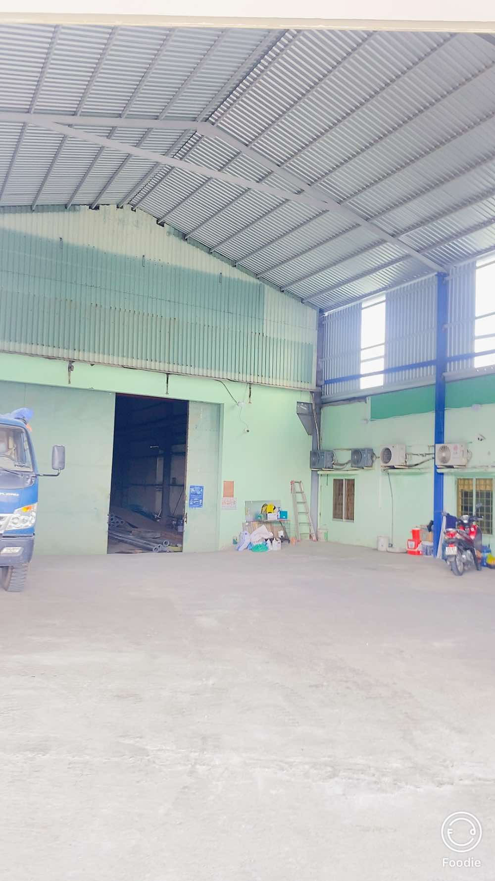 Cho thuê kho 450 m2 mặt tiền Hoàng Quốc Việt, có điện 3 pha