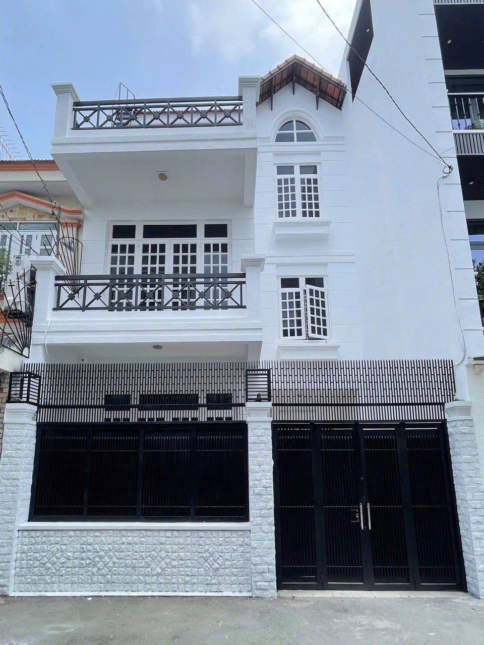 Cho thuê biệt thự diện tích 8x17m, 5pn tại Đồng Đen, P10, Tân Bình
