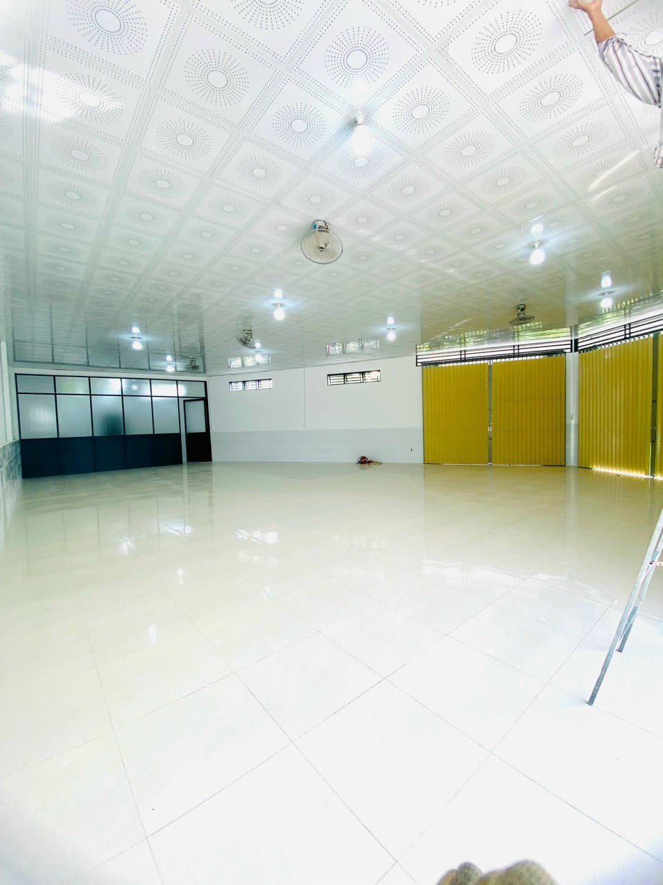 Cho thuê kho xưởng góc 2 mặt tiền, nền gạch 10tr/th, Khu dân cư Nam Cần Thơ