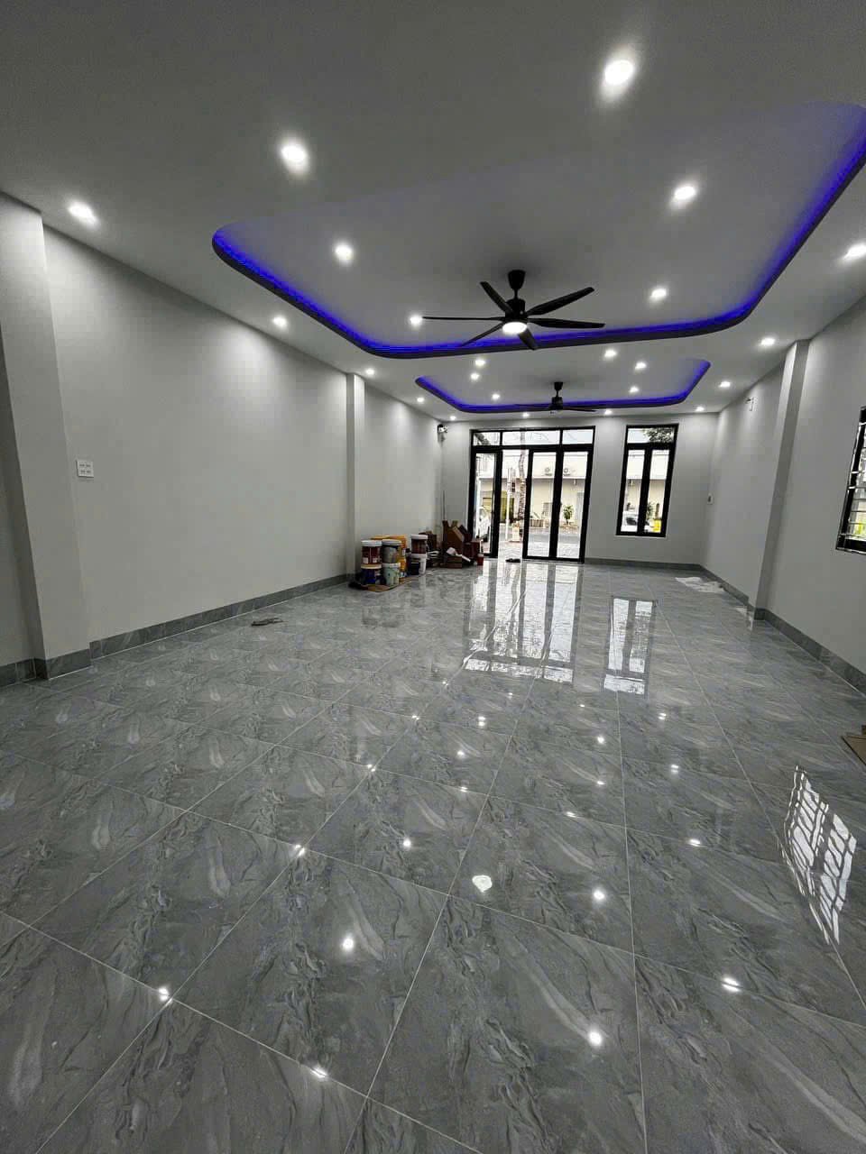 Cho thuê nhà mặt tiền Trần Hoàng Na, 350m², có máy lạnh, lề rộng