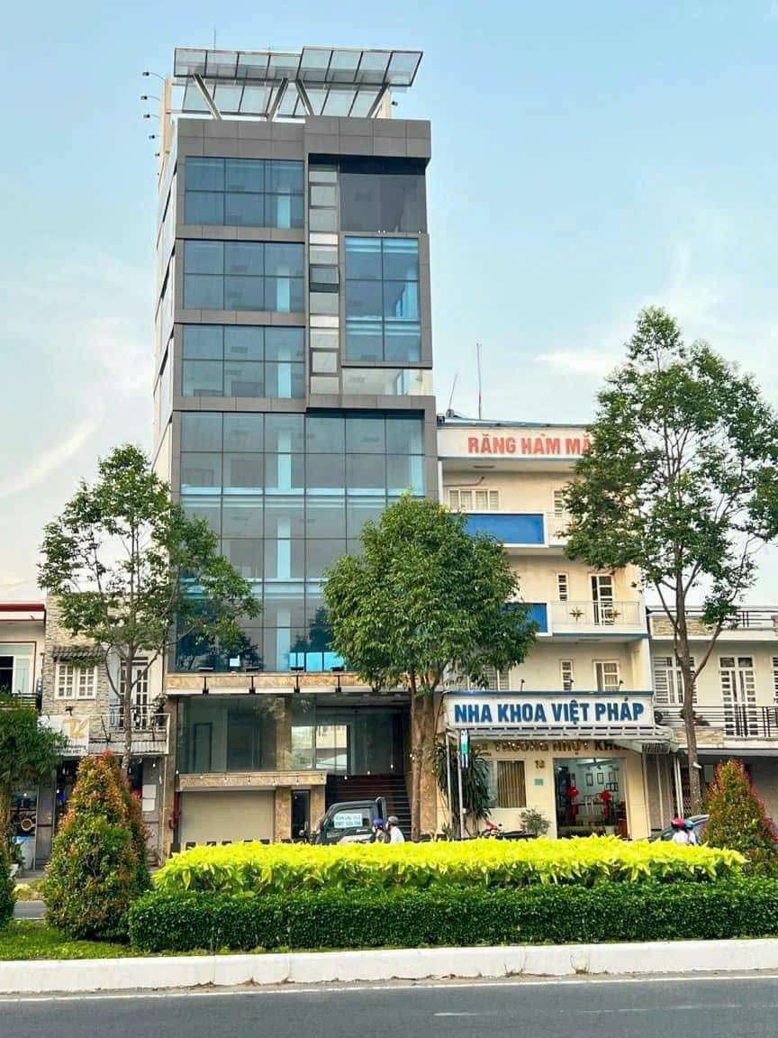 Cho thuê tòa nhà mặt tiền đường Võ Văn Kiệt, gần siêu thị Lotte