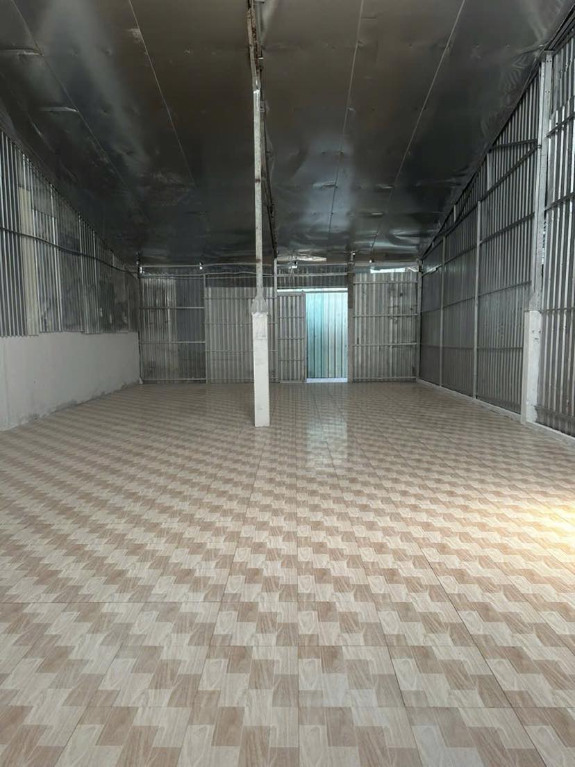 Cho thuê kho 150 m2 đường Nguyễn Văn Cừ, có điện 3 pha