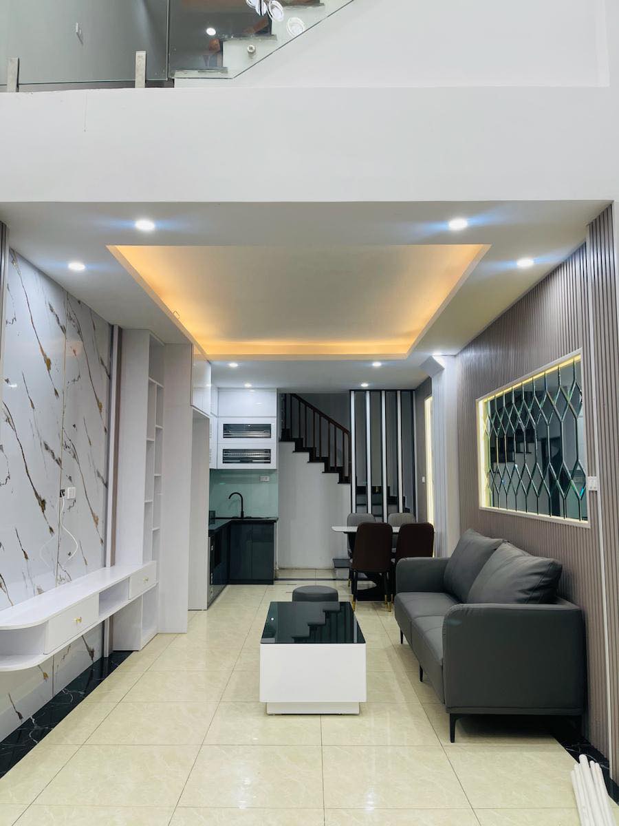 Hàng hiếm nhà tại Bùi Xương Trạch, 38m2 x 5 tầng, 20m ô tô đua, chỉ 6.5 tỷ
