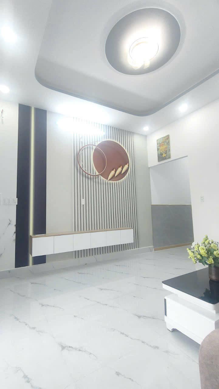 Nhà 3 tầng gần công viên Phú Hữu, hẻm xe hơi, chỉ 4,2 tỷ