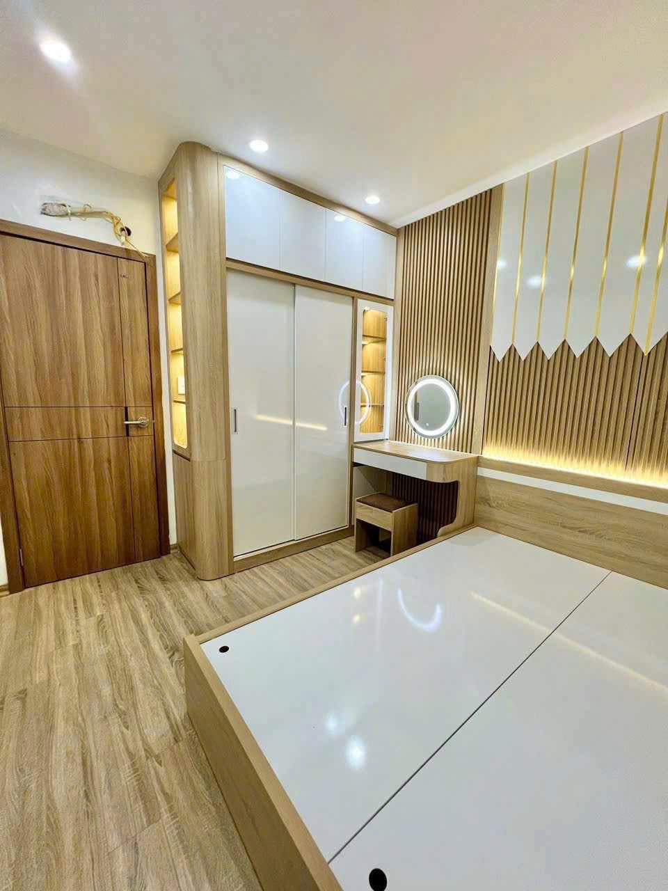 Bán căn hộ lô góc, full nội thất, Khu đô thị Pháp Vân, 4.25 tỷ