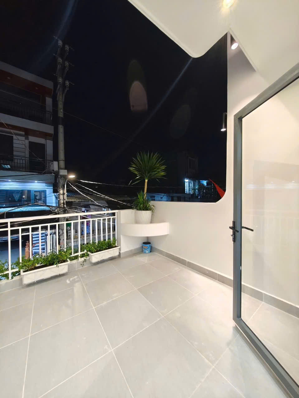 Bán nhà mặt tiền đường Trương Thị Hoa, 4x20, 3pn, nội thất cao cấp, giá 6,250tỷ, sổ hồng riêng