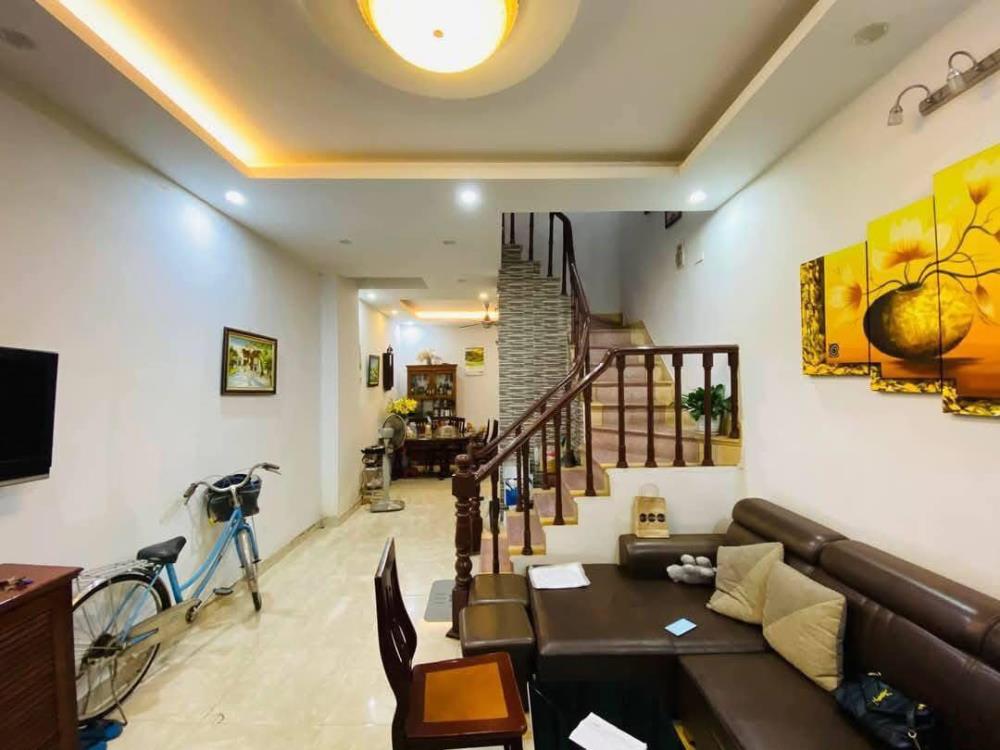 Bán nhà phân lô vỉa hè, ô tô tránh phố Hoàng Quốc Việt, Cầu Giấy, 41m2 x 4 tầng, chỉ 15.6 tỷ