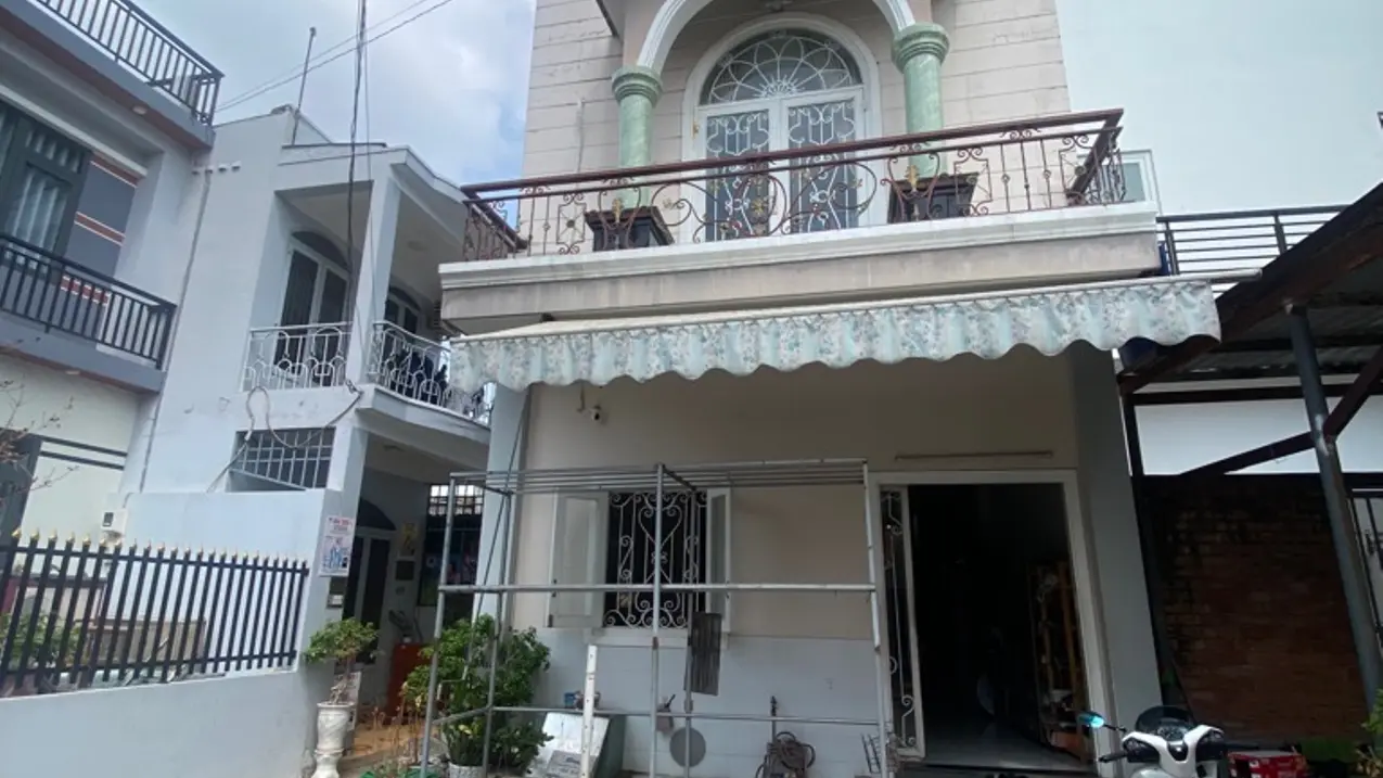 Bán nhà 2 mặt tiền gần Lã Xuân Oai, giá mới 7.7 tỷ, giảm 1.3 tỷ