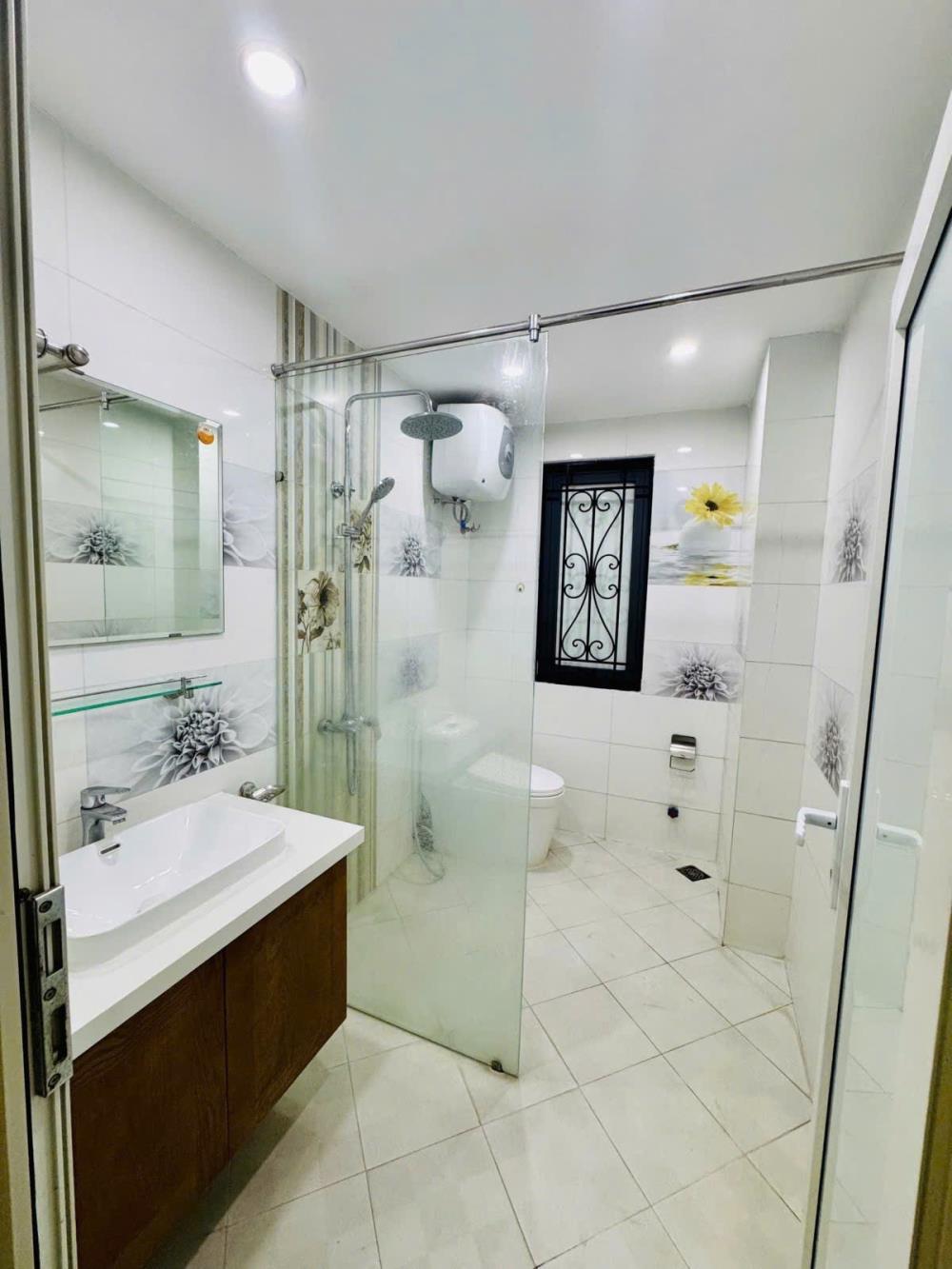 Cực hiếm bán nhà trung tâm Long Biên, mặt tiền 7m, 40m2, nhà 5 tầng mới tinh
