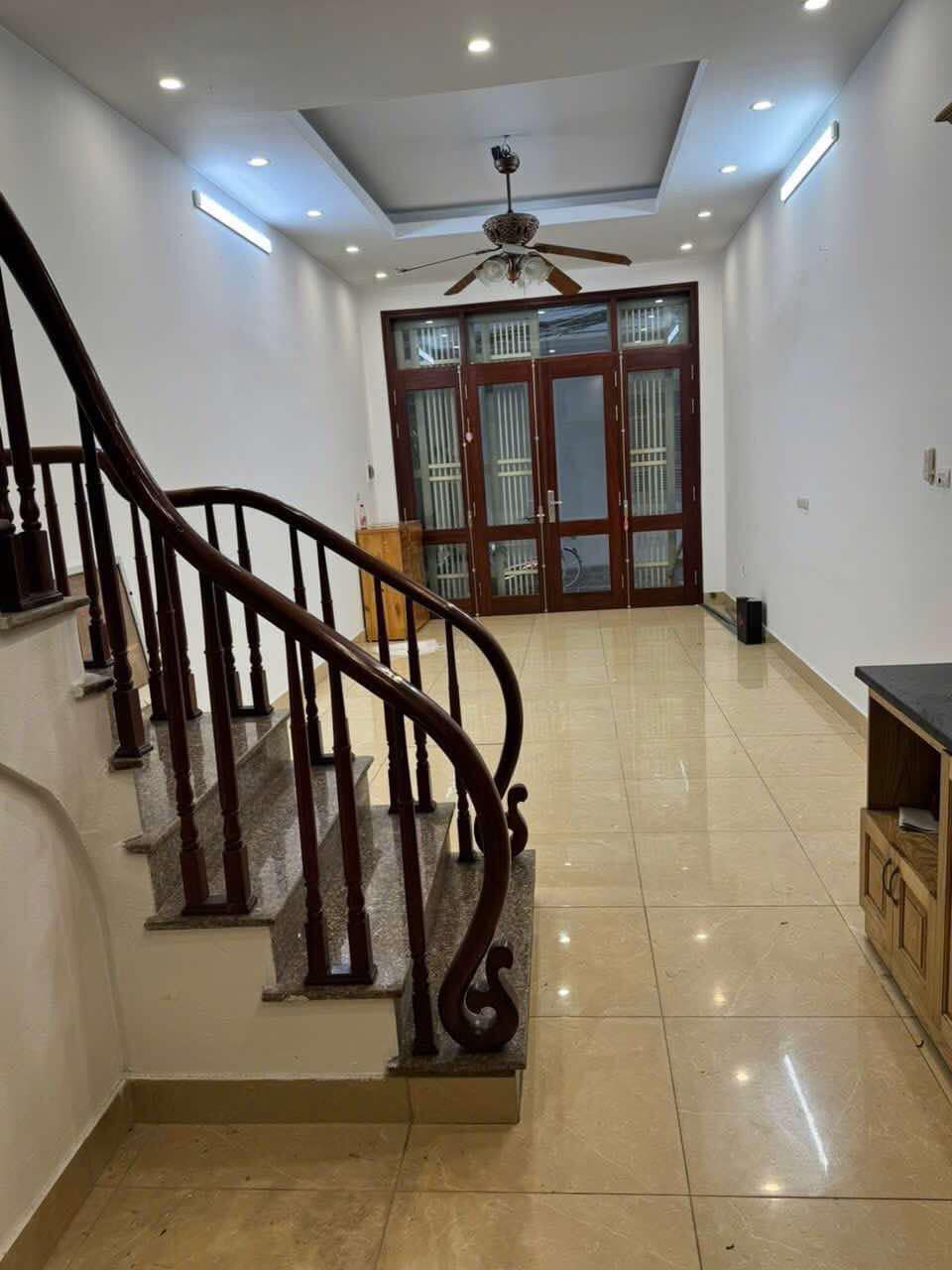Bán nhà phân lô ô tô tại Láng Thượng, Đống Đa, 42m2, 5 tầng, chỉ 12.2 tỷ