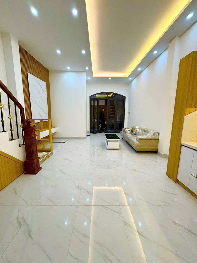 Bán nhà ngõ Văn Cao, ngõ rộng, thoáng sáng, 46m2, mặt tiền 4m, 5 tầng mới, đẹp