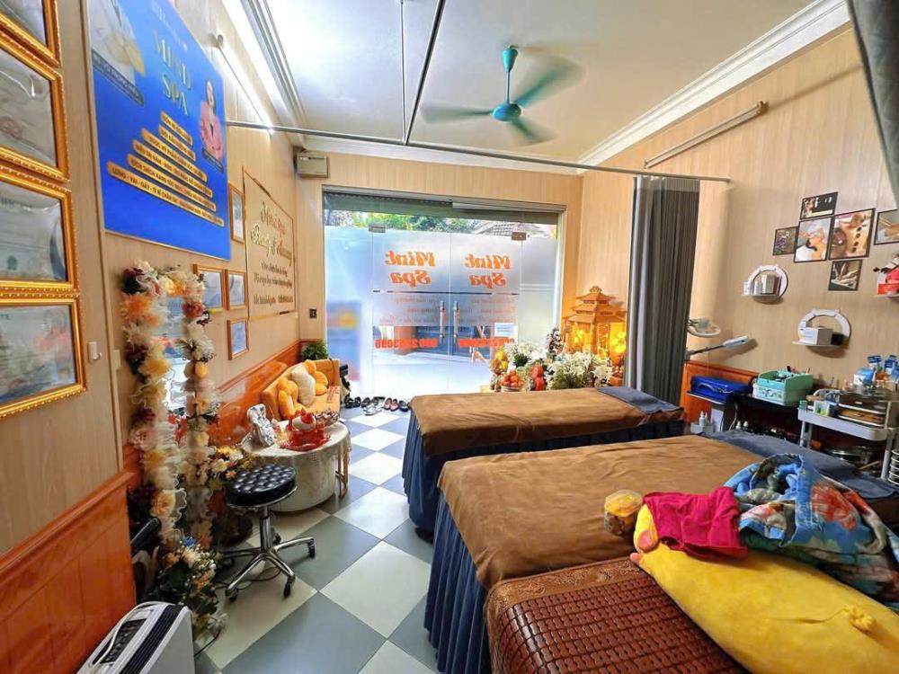 Bán nhà tại phố Lạc Long Quân, Cầu Giấy, 50.5m2, 3 tầng, mặt tiền 4.3m, giá 11.8 tỷ