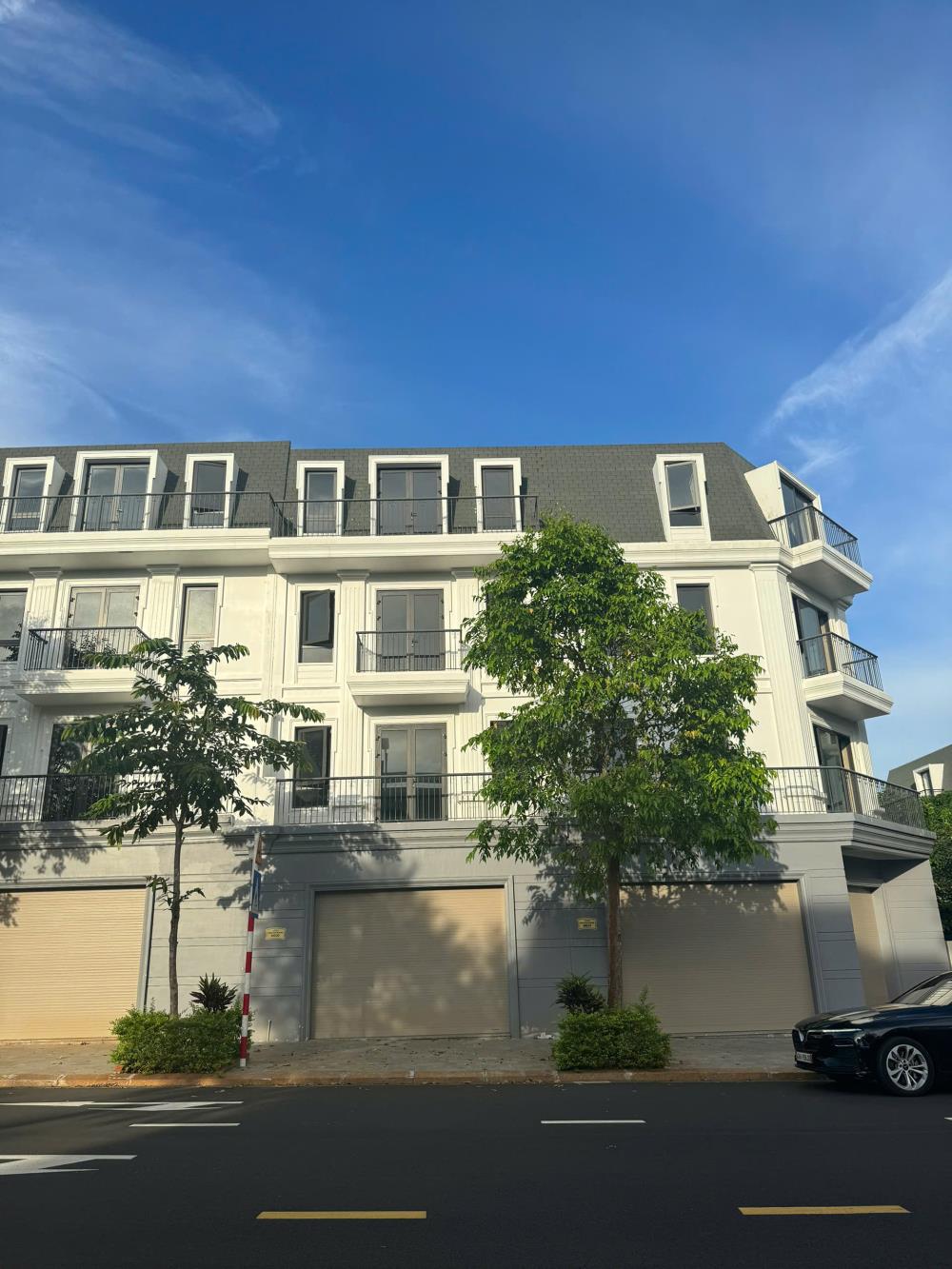 Bán cặp Shophouse đường 24m đã có sổ, có thể đập thông, kinh doanh ngay