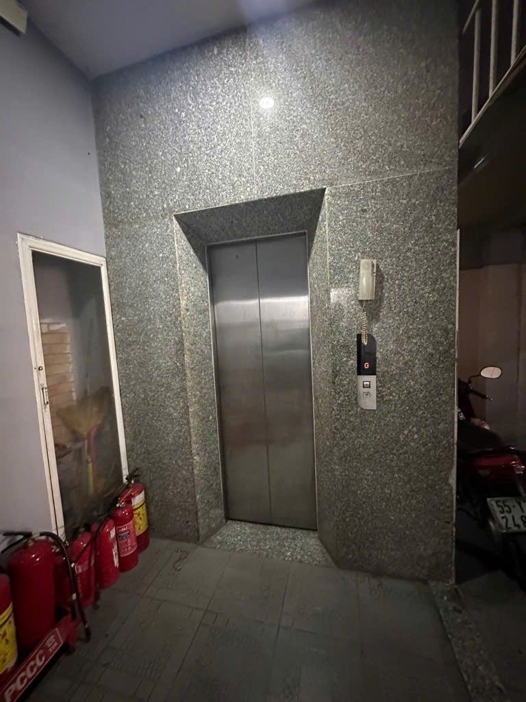 Bán căn hộ dịch vụ mặt tiền Văn Chung, P13, Tân Bình, 120m2 x 6 tầng x ngang 6.5m, đang cho  thuê 80tr, giá 25 ỷ
