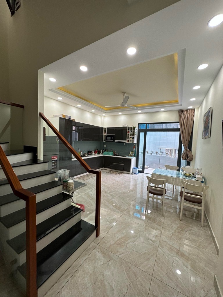Bán gấp nhà 3 tầng x 115m2, hẻm xe hơi, giá chỉ 8.4 tỷ tại Phan Huy Ích, Gò Vấp