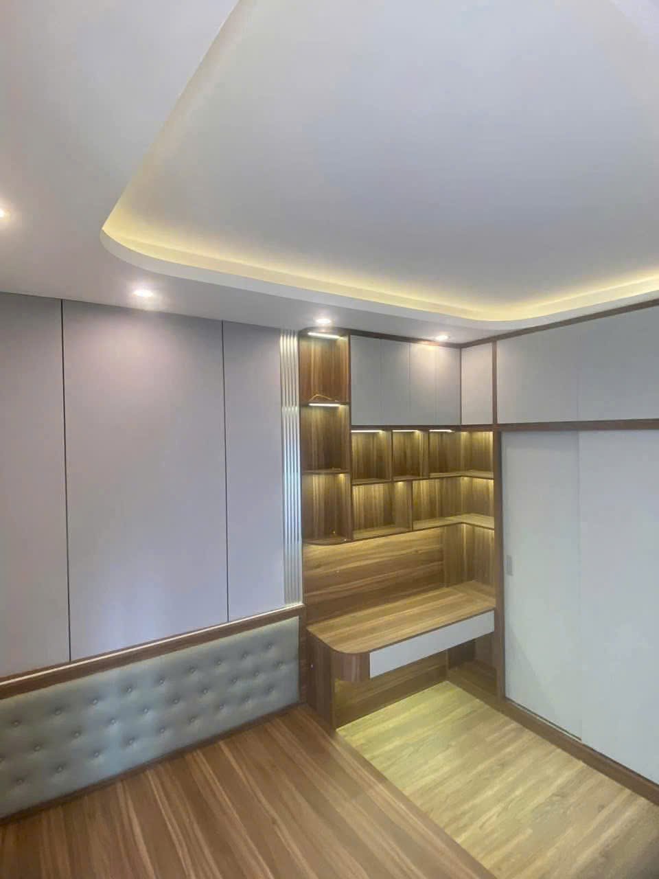 Bán nhà 42m2 cạnh trường tiểu học Lại Yên Hoài Đức, nhà 4 tầng, view hồ điều hòa
